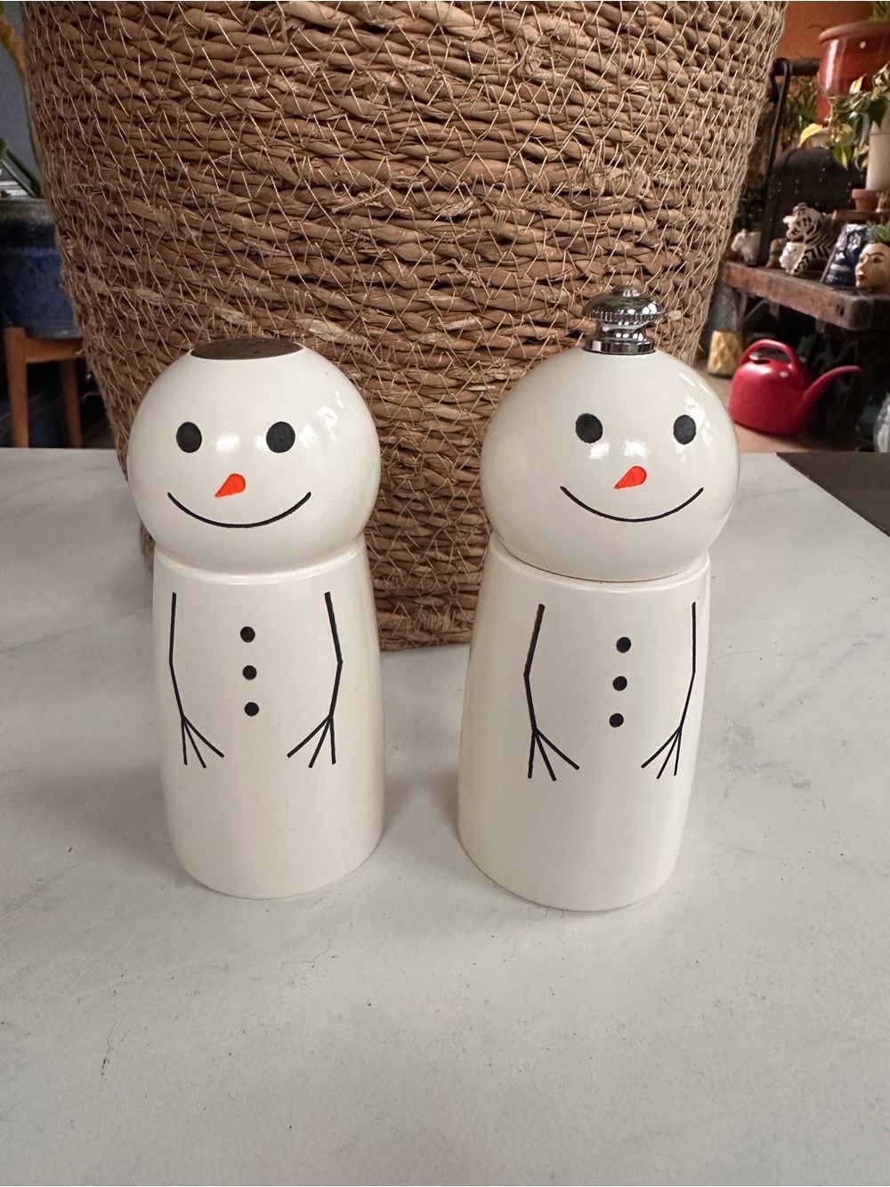 Fletchers Mill William Sonoma White Snowman Salt & Pepper Shaker Set